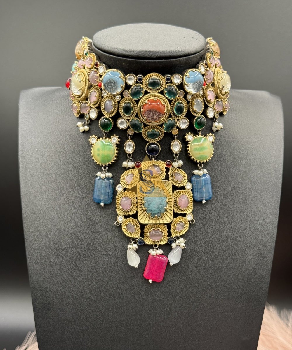 Sabyasachi Choker with Earings - Image 3