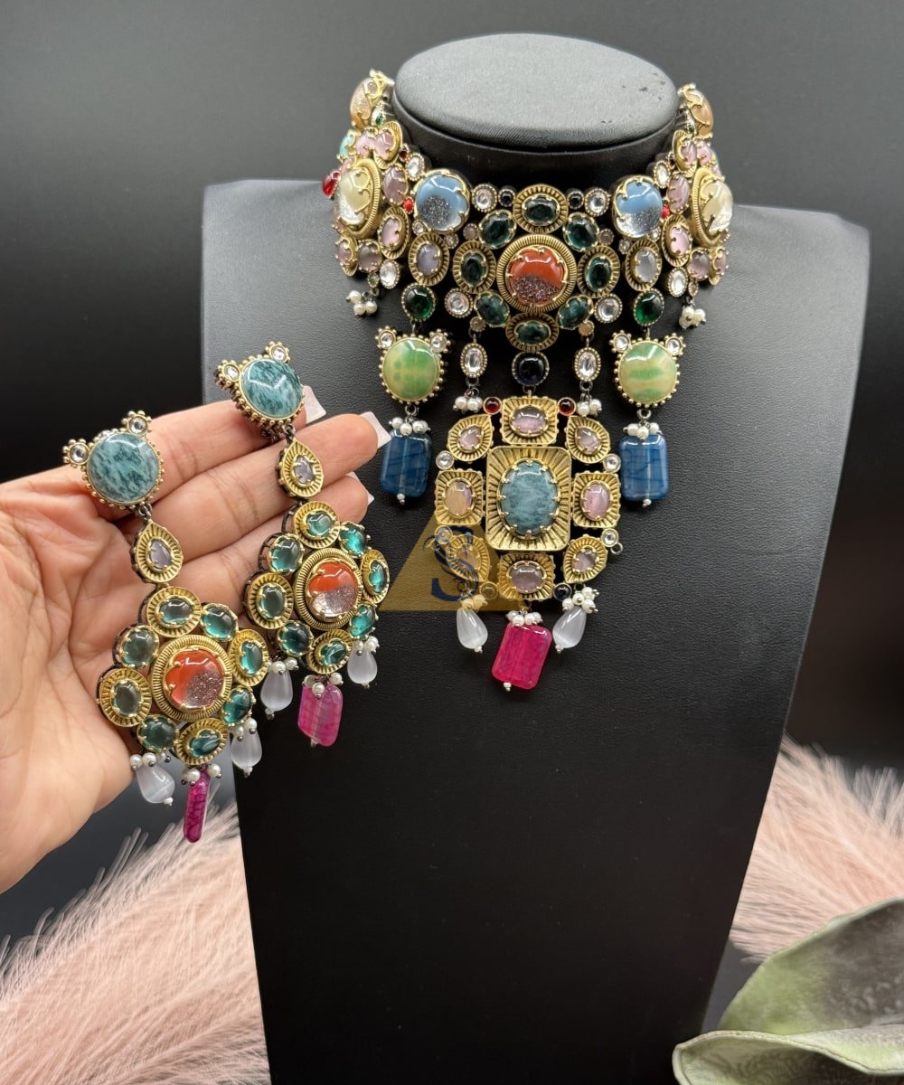 Sabyasachi Choker with Earings - Image 10