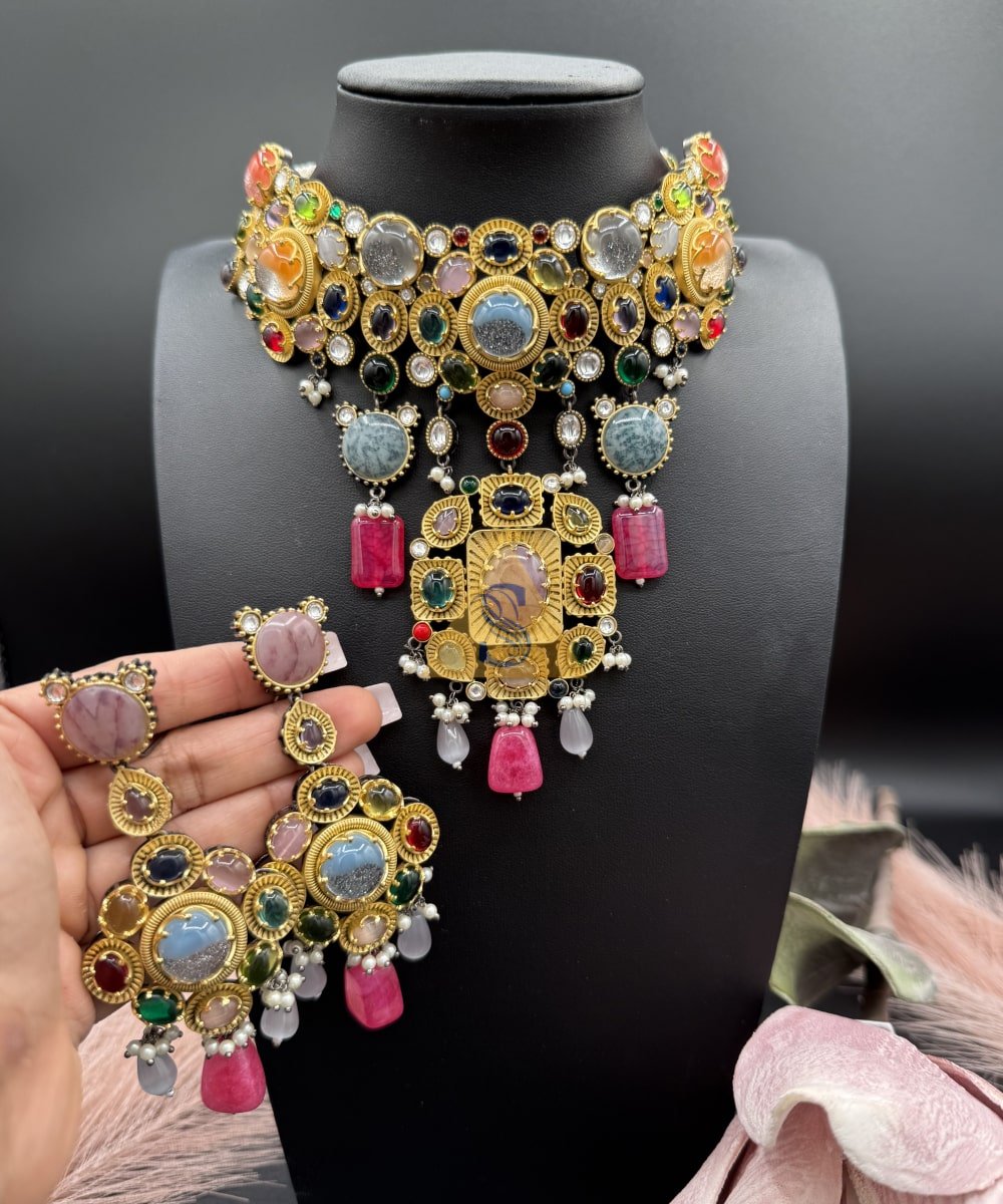 Sabyasachi Choker with Earings - Image 9