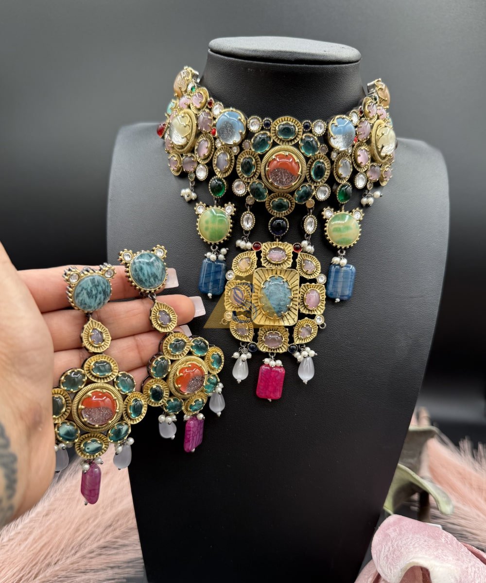 Sabyasachi Choker with Earings - Image 5