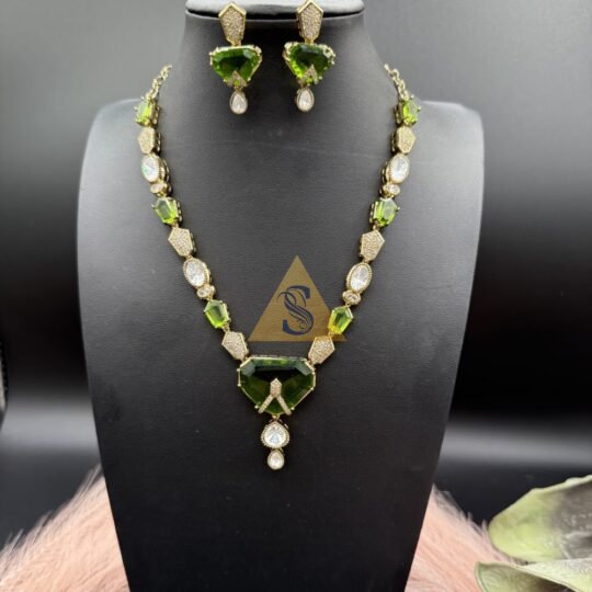 Sleek Stone Necklace