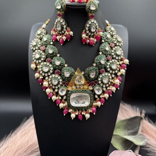 Aarohi Necklace
